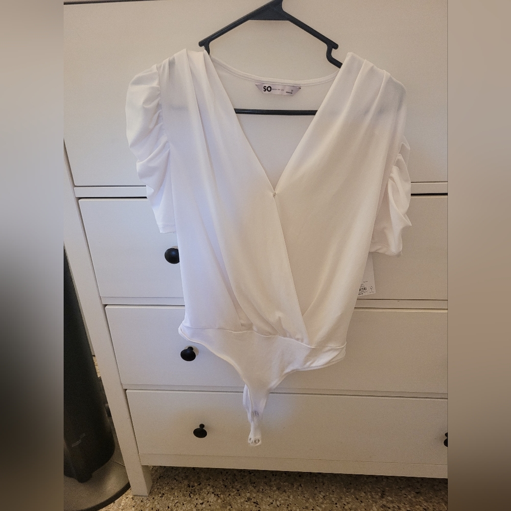 white puff sleeve body suit